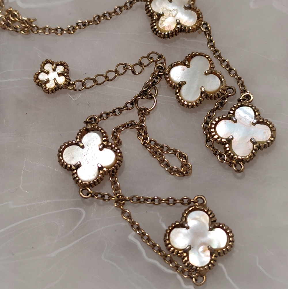 Elegant Gold and Cream Clover Necklace